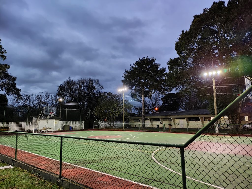 Iluminação na quadra do C
